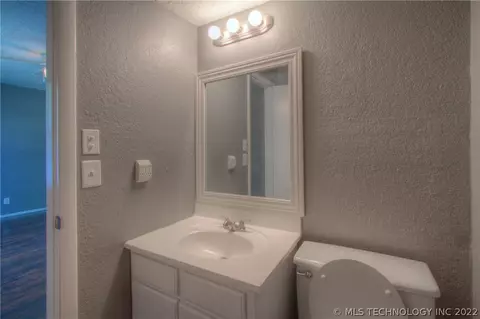 1017 E 144th Pl, Glenpool, OK 74033 photo 13