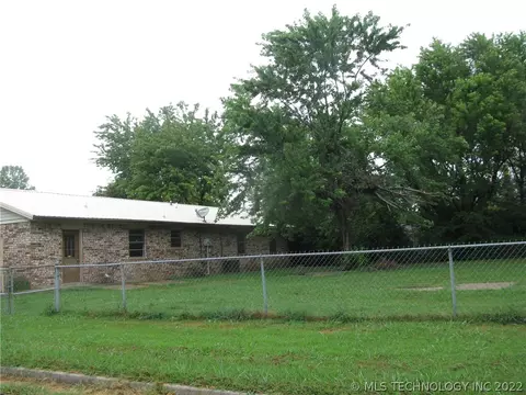 709 SE 3rd St, Checotah, OK 74426 photo 3