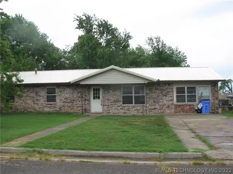 709 SE 3rd St, Checotah, OK 74426 photo 1