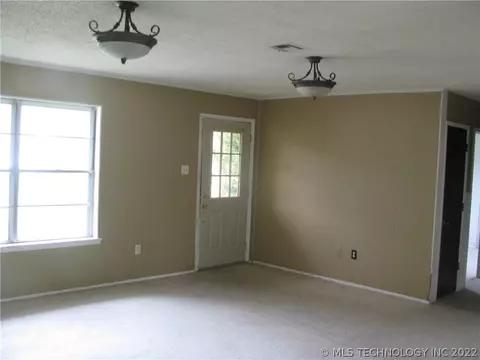 709 SE 3rd St, Checotah, OK 74426 photo 5