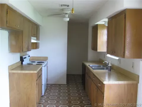 709 SE 3rd St, Checotah, OK 74426 photo 6
