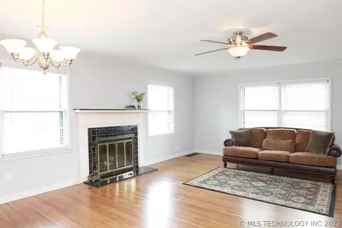 1531 E 60th Pl, Tulsa, OK 74105 photo 10