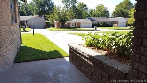 1531 E 60th Pl, Tulsa, OK 74105 photo 6