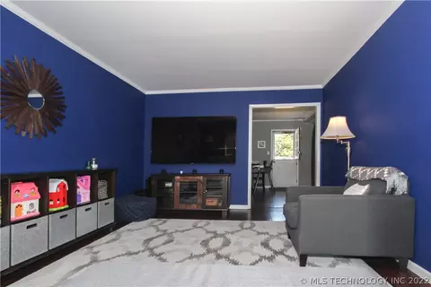1721 E 57th St, Tulsa, OK 74105 photo 3