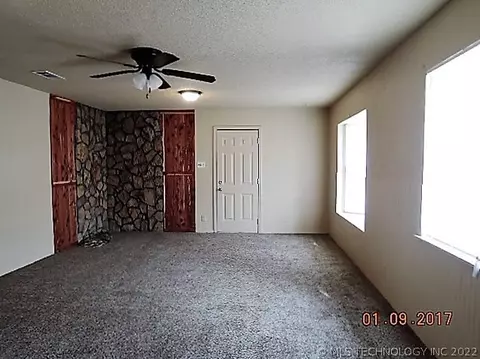 209 Umstead St, Colbert, OK 74733 photo 2