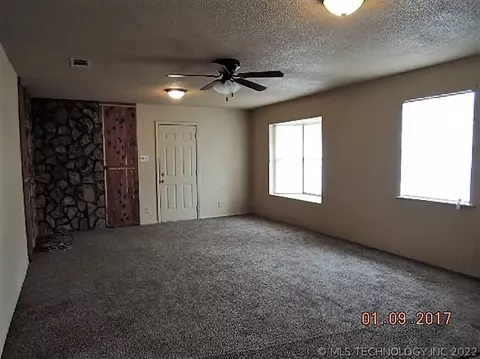 209 Umstead St, Colbert, OK 74733 photo 3