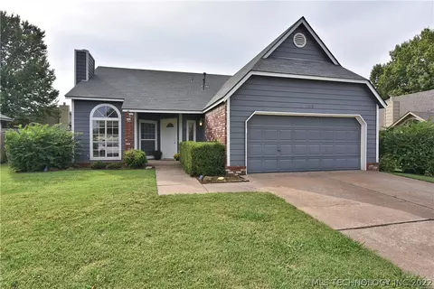 3208 S Elder Ave, Broken Arrow, OK 74012 photo 2
