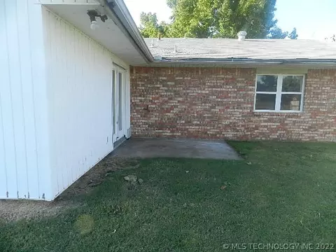 9044 E 26th Ct, Tulsa, OK 74129 photo 3
