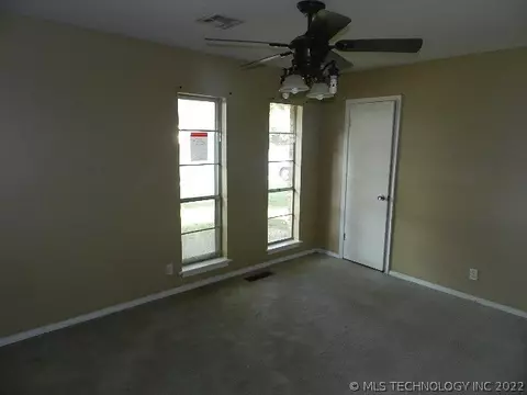 9044 E 26th Ct, Tulsa, OK 74129 photo 9