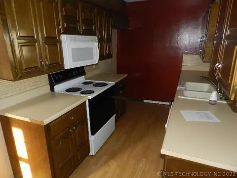 9044 E 26th Ct, Tulsa, OK 74129 photo 7