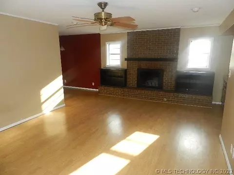9044 E 26th Ct, Tulsa, OK 74129 photo 5