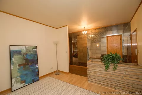1559 E 58th St, Tulsa, OK 74105 photo 6