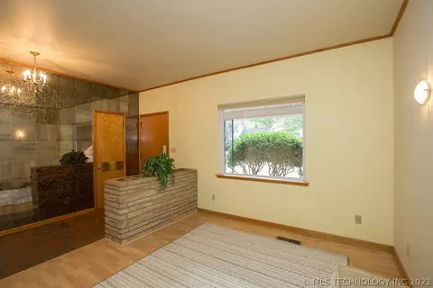 1559 E 58th St, Tulsa, OK 74105 photo 5
