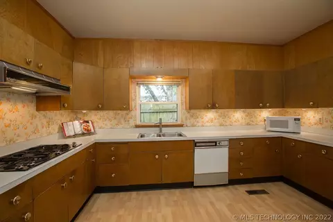 1559 E 58th St, Tulsa, OK 74105 photo 13
