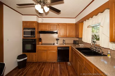 6774 E 28th St, Tulsa, OK 74129 photo 6