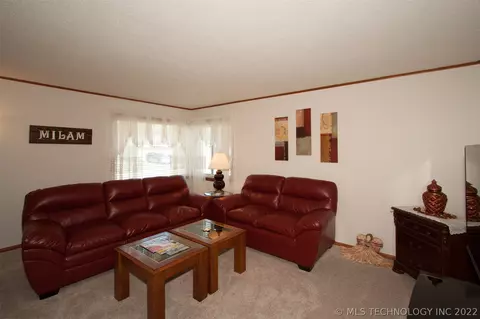 6774 E 28th St, Tulsa, OK 74129 photo 3