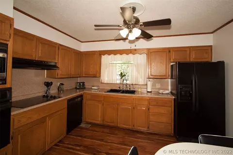 6774 E 28th St, Tulsa, OK 74129 photo 5