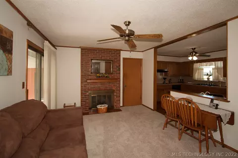 6774 E 28th St, Tulsa, OK 74129 photo 9