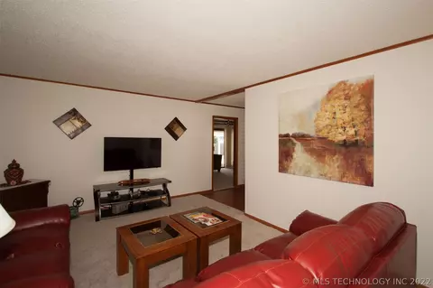 6774 E 28th St, Tulsa, OK 74129 photo 4