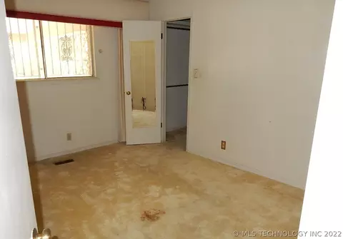 6719 E 54th St, Tulsa, OK 74145 photo 3