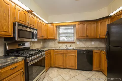 1505 E 56th St, Tulsa, OK 74105 photo 5