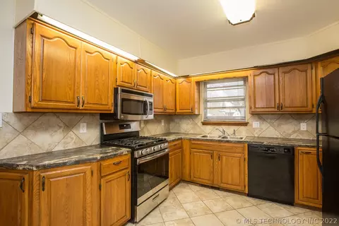 1505 E 56th St, Tulsa, OK 74105 photo 4