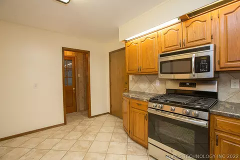 1505 E 56th St, Tulsa, OK 74105 photo 8
