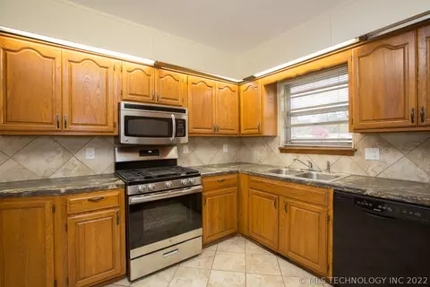 1505 E 56th St, Tulsa, OK 74105 photo 6