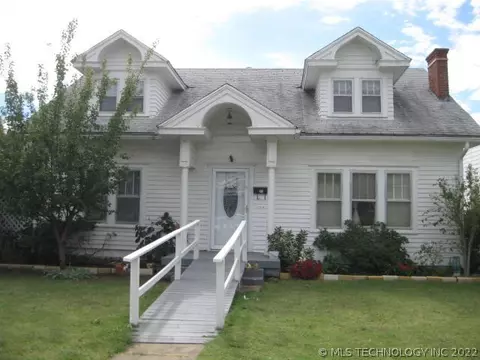 1047 E 3rd St, Cushing, OK 74023 photo 1