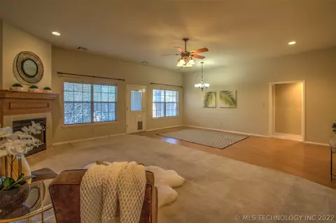 7904 E 27th Pl, Tulsa, OK 74129 photo 9