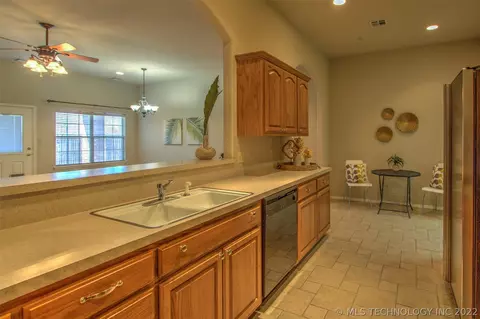 7904 E 27th Pl, Tulsa, OK 74129 photo 13