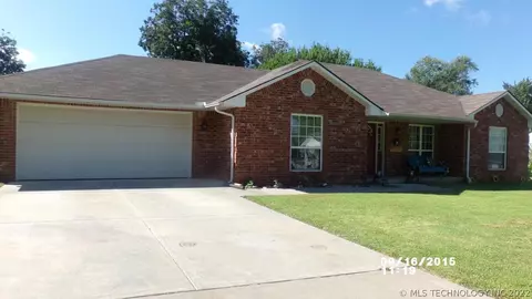 831 E 3rd St, Cushing, OK 74023 photo 1