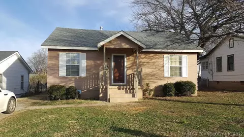 818 E 3rd St, Cushing, OK 74023 photo 1