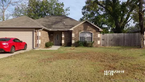 1332 E Maple St, Cushing, OK 74023 photo 1