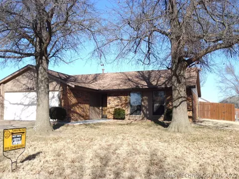832 Crestview Dr, Cushing, OK 74023 photo 1