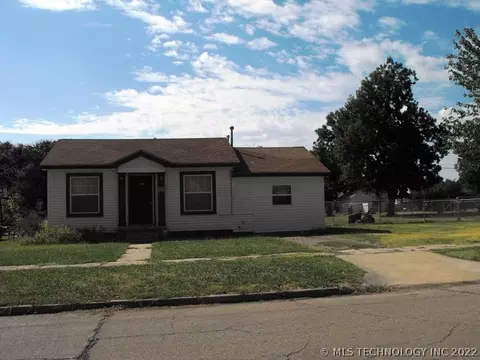 1031 E Oak St, Cushing, OK 74023 photo 1