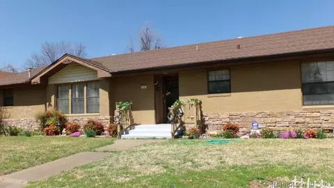 948 E Moses St, Cushing, OK 74023 photo 1