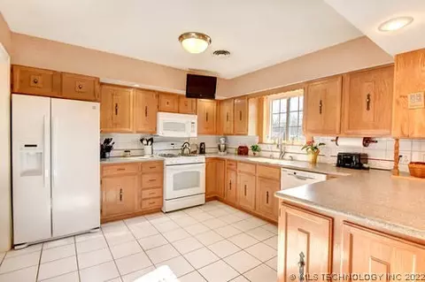 10128 E 22nd Pl, Tulsa, OK 74129 photo 6