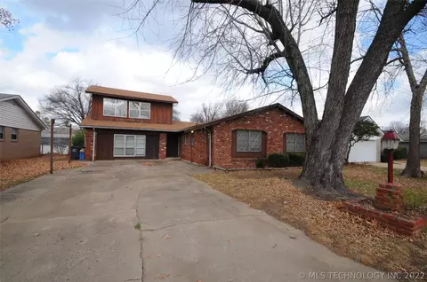 1527 E 56th St, Tulsa, OK 74105 photo 1