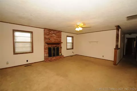 1527 E 56th St, Tulsa, OK 74105 photo 2