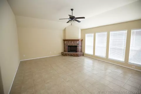 13306 E 43rd St, Tulsa, OK 74134 photo 3
