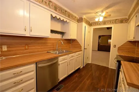 9026 E 67th St, Tulsa, OK 74133 photo 9