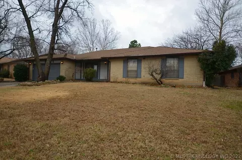 9026 E 67th St, Tulsa, OK 74133 photo 2