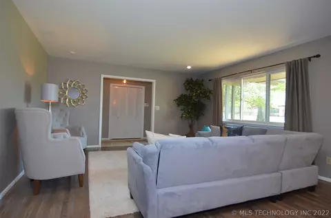 3737 E 48th Pl, Tulsa, OK 74135 photo 8