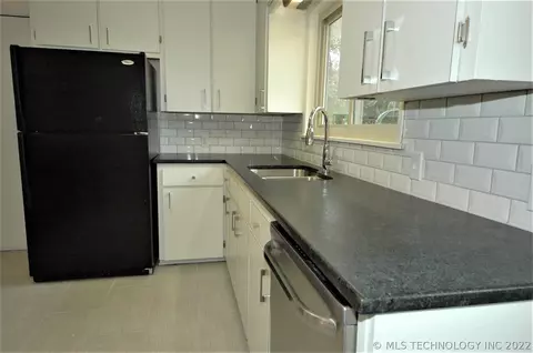 5951 E 26th St, Tulsa, OK 74114 photo 8