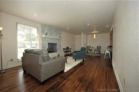 5951 E 26th St, Tulsa, OK 74114 photo 4