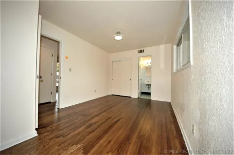 5951 E 26th St, Tulsa, OK 74114 photo 17