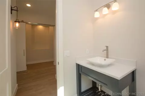 1038 E 34th St S, Tulsa, OK 74105 photo 9