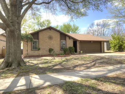 315 E Waco Pl, Broken Arrow, OK 74011 photo 2