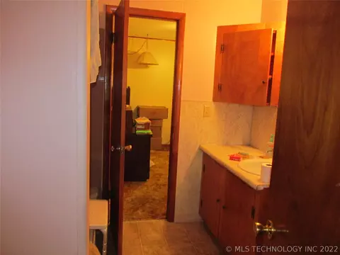6934 E Latimer Pl, Tulsa, OK 74115 photo 9